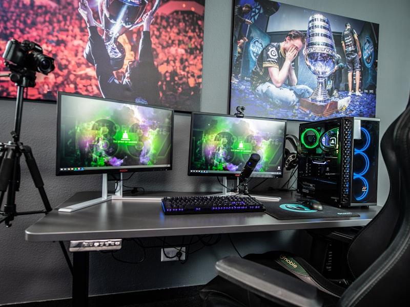 The warm main hall at Nelvarok with baking counter and gaming stations